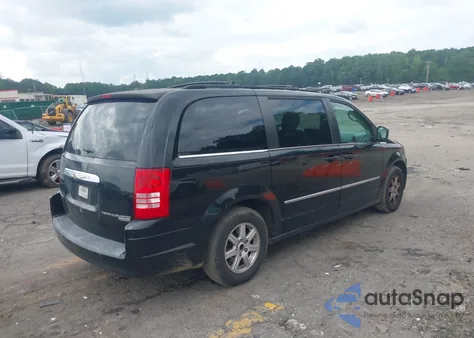 2010 Chrysler Town & Country Touring из США, поврежденный, VIN 2A4RR5D15AR152841